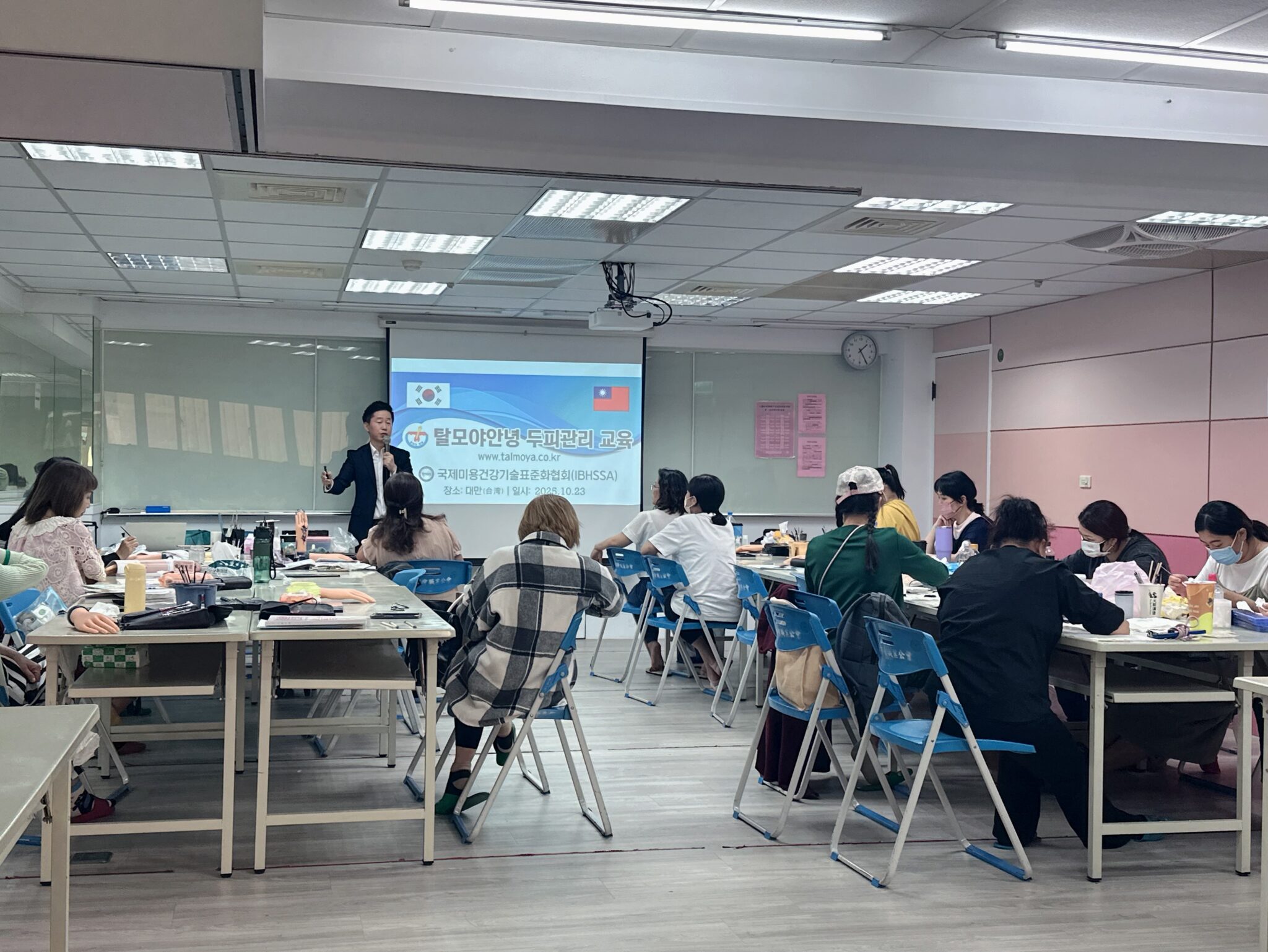 {"ARInfo":{"IsUseAR":false},"Version":"1.0.0","MakeupInfo":{"IsUseMakeup":false},"FaceliftInfo":{"IsChangeEyeLift":false,"IsChangeFacelift":false,"IsChangePostureLift":false,"IsChangeNose":false,"IsChangeFaceChin":false,"IsChangeMouth":false,"IsChangeThinFace":false},"BeautyInfo":{"SwitchMedicatedAcne":false,"IsAIBeauty":false,"IsBrightEyes":false,"IsSharpen":false,"IsOldBeauty":false,"IsReduceBlackEyes":false},"HandlerInfo":{"AppName":2},"FilterInfo":{"IsUseFilter":false}}