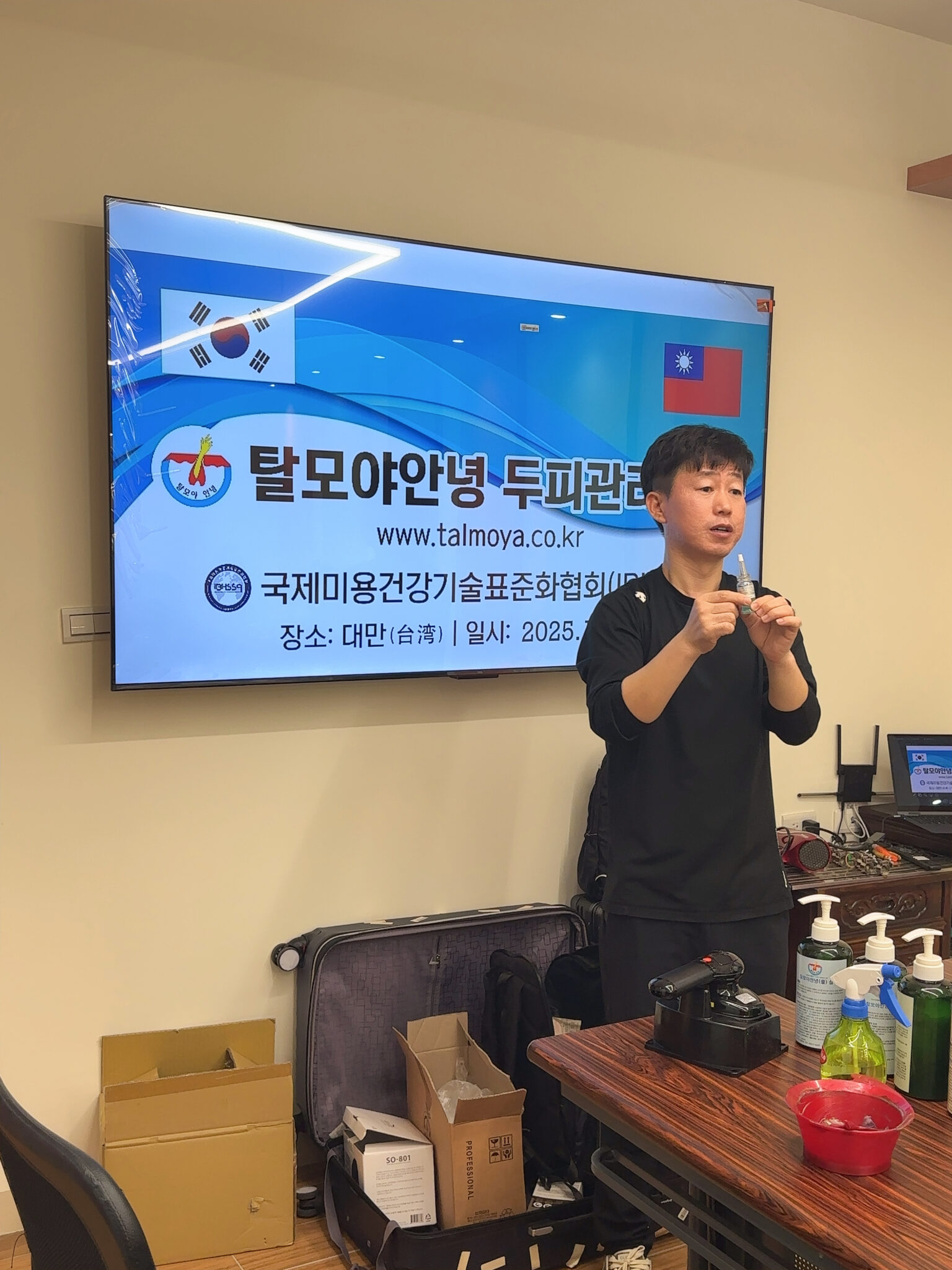 {"ARInfo":{"IsUseAR":false},"Version":"1.0.1","MakeupInfo":{"IsUseMakeup":false},"FaceliftInfo":{"IsChangeFacelift":false,"IsChangeThinFace":false,"IsChangeEyeLift":false,"IsChangeNose":false,"IsChangeMouth":false,"IsChangeFaceChin":false},"BeautyInfo":{"SwitchMedicatedAcne":false,"IsAIBeauty":false,"IsBrightEyes":false,"IsSharpen":false,"IsOldBeauty":false,"IsReduceBlackEyes":false},"HandlerInfo":{"AppName":1},"PhotoInfo":{"IsUseMultiPhotoMode":false},"BigMovieInfo":{"IsUseBigMovie":false},"FilterInfo":{"IsUseFilter":true,"FilterList":["ET1111003"],"FilterValueList":["0.8"],"FilterCount":1}}